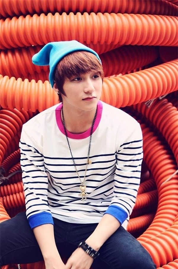 Khi bắt đầu dấn thân vào nghệ, phong cách của nam ca sĩ có nhiều thay đổi mái tóc được nam ca sĩ đổi màu thường xuyên hơn.Khuôn mặt thì vẫn giữ đường nét giống xưa không có nhiều khác biệt.