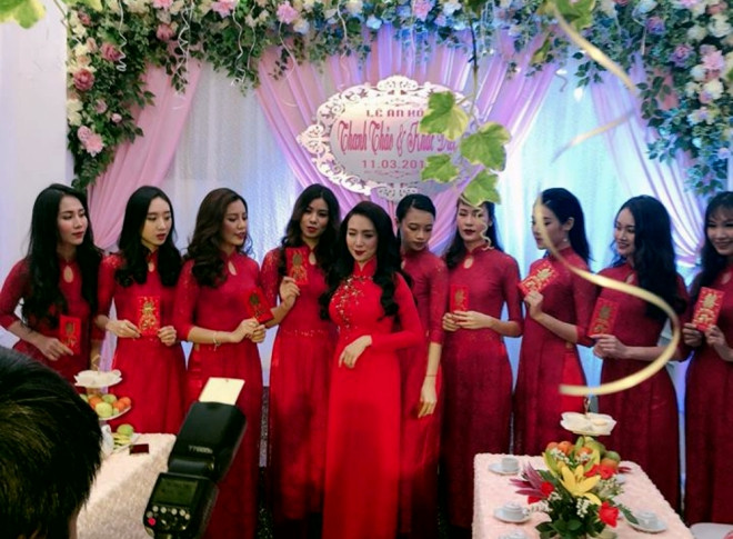 Hình ảnh hiếm hỏi trong lễ ăn hỏi của Khắc Việt.