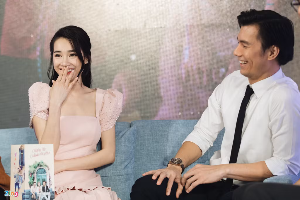 Nhã Phương vướng tin đồn phim giả tình thật với Nhan Phúc Vinh khi đóng phim chung. Ảnh: Nguyễn Thành.