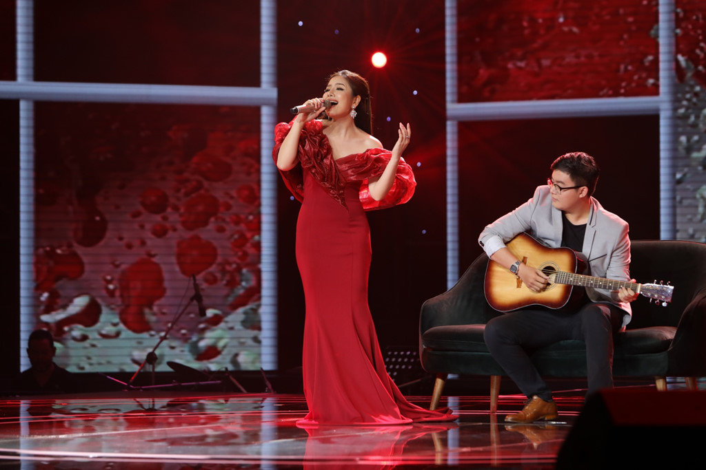 Tham gia tranh tài đầu tiên là thí sinh Thuý Anh đến từ đội HLV Quang Lê. Cô thể hiện bản mashup Người đi ngoài phố - Khi đã yêu với cách hát sang trọng, phong cách quen thuộc của cô. Như Quỳnh đánh giá Thúy Anh có màn trình diễn tuyệt vời trong đêm thi cuối cùng.