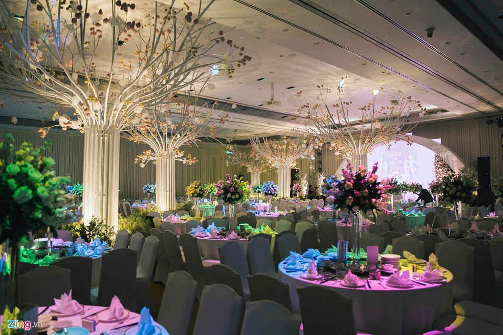 Phía Diệp Lâm Anh cho biết khách mời của đám cưới không đông đảo như nhiều người nổi tiếng khác mà chủ yếu là bạn bè, người thân của gia đình hai bên.