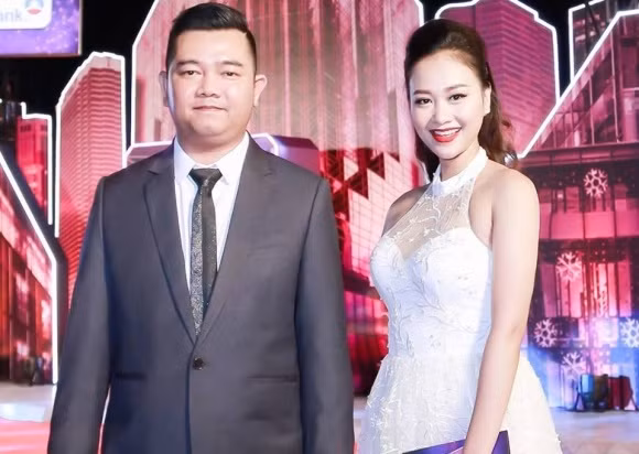 Tuấn Mario là quản lí của Hà Thúy Anh.