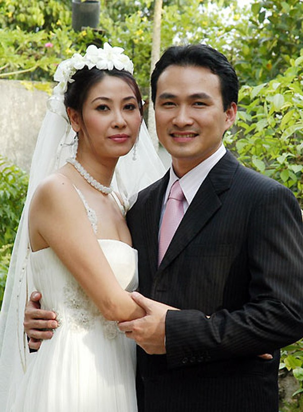 Hà Kiều Anh gắn tên mình với nhiều vai diễn trong nhiều dự án phim điện ảnh. Trong hình, cô chụp cùng diễn viên Chi bảo phim "Đẻ mướn".