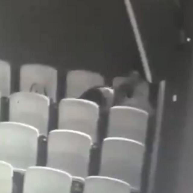 Quan he tinh duc trong rap chieu phim o nuoc ngoai bi xu ly sao?-Hinh-3