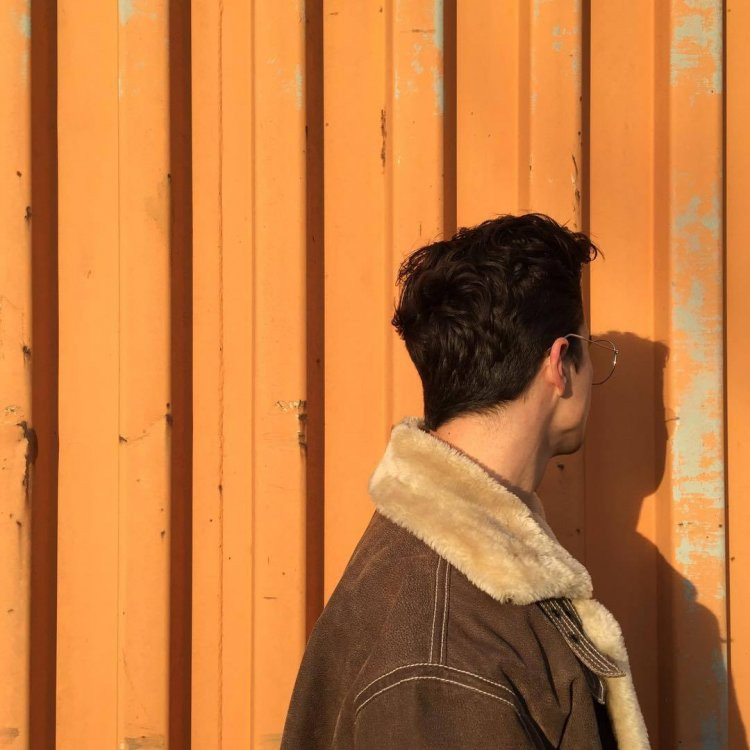 Tuy nhiên, nếu bạn biết tận dụng góc chụp thì ngay cả những hậu cảnh tưởng chừng như xấu nhất vẫn có thể trở thành những tuyệt tác.