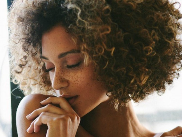  6. Lấp đầy khung ảnh Việc chừa lại một khoảng trống khá lớn về một bên hoặc là xung quanh khiến người xem không biết bạn muốn đặt tâm điểm ở chốn nào. Do đó, hãy lấp đầy khung hình với chủ đề bạn chọn, hoặc có thể để lại ít (hoặc không) không gian xung quanh chủ đề, cách này có thể rất hiệu quả trong một số tình huống nhất định.