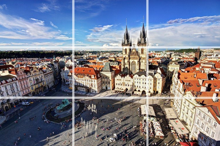  3. Quy tắc một phần ba Quy tắc một phần ba là quy tắc nhiếp ảnh rất đơn giản mà bất cứ tay ngang nào cũng áp dụng được. Theo đó, bạn chỉ cần chia khung ảnh thành 9 phần bằng nhau với 2 đường kẻ dọc và 2 đường kẻ ngang (kích hoạt tính năng này trong cài đặt). Theo quy tắc này, chúng ta cần đặt các yếu tố quan trọng của cảnh vật dọc theo một hay nhiều đường kẻ, hay nơi các đường kẻ giao nhau. Chúng ta thường có xu hướng tự nhiên muốn đặt chủ đề chính nằm ở chính giữa, tuy nhiên, sử dụng quy tắc một phần ba qua thường xuyên sẽ giúp bức ảnh trông cuốn hút hơn.