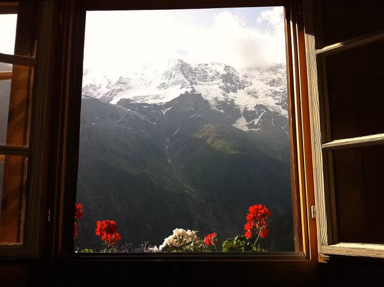  1. Chọn lựa khung cảnh đơn giản Khi chụp ảnh, đa số mọi người thường nhắm tới đối tượng cần chụp và mất hậu cảnh phía sau, đây chính là một trong những lý do khiến bức ảnh của bạn trông không được đẹp mắt.