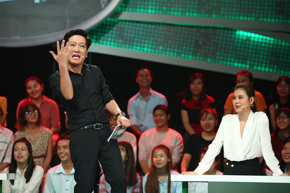 Sau khi chịu áp lực lớn từ dư luận, Nam Em phải vào viện truyền nước, thậm chí có tin cô tự tử và phải đưa đi cấp cứu. Trong khi đó bạn gái nam diễn viên là Nhã Phương khẳng định trên trang cá nhân vẫn ổn sau những bầm dập.