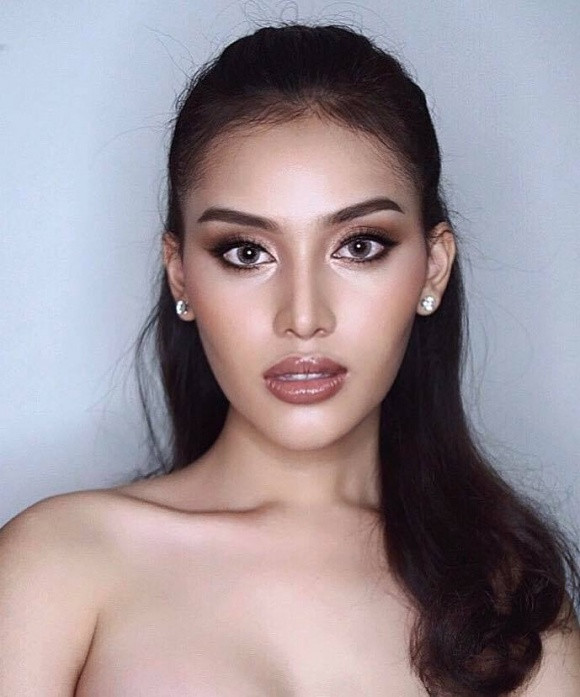 Esmon Kanwara sở hữu hình thể quyến rũ với nước da nâu khoẻ khoắn cùng đường nét gương mặt khá hoàn hảo nên ngay từ đầu cuộc thi người đẹp đã là ứng viên sáng giá cho ngôi vị Hoa hậu.