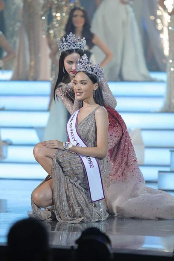 Tối 31/8, chung kết của cuộc thi Hoa hậu chuyển giới Thái Lan (Miss Tiffany's Universe 2018) đã diễn ra, người được xướng tên danh hiệu cao nhất là Esmon Kanwara.