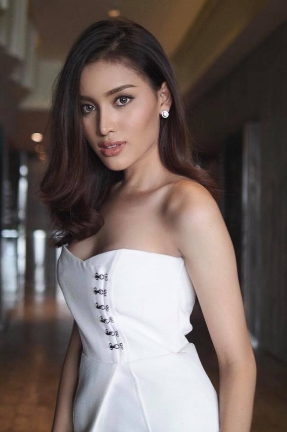 Esmon Kanwara sở hữu nhan sắc xinh đẹp, sắc sảo.
