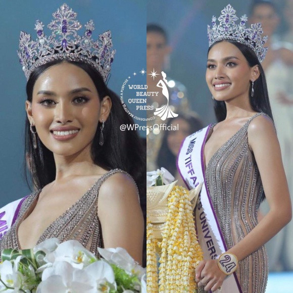 Người đẹp chuyển giới 21 tuổi đã vinh dự nhận vương miện từ Hoa hậu chuyển giới Thái Lan 2017- Yoshi. Cô sẽ đại diện nước chủ nhà Thái Lan tham dự cuộc thi Miss International Queen 2019 (Hoa hậu chuyển giới Quốc tế).