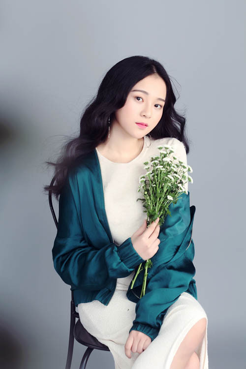 "Mới đây, khi sự việc rần rần trên mạng xã hội, anh Lương Thế Thành cũng nhắn tin cho tôi trêu là bây giờ tôi đã thành "em gái mưa" thật rồi"- Tam Triều Dâng chia sẻ.