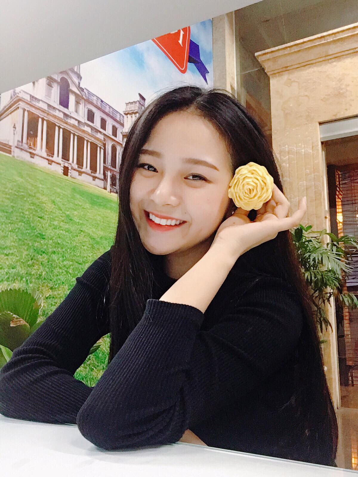 Khán giả của bộ phim đang đứng về phía Hạ. Nhiều ý kiến cho rằng Dung không xứng đáng được lên tiếng. Họ dành khá nhiều những lời lẽ chỉ trích, chửi bới thậm tệ dành cho cô "em gái nuôi" có vẻ ngoài mong manh nhưng miệng lưỡi đầy cứng rắn này.