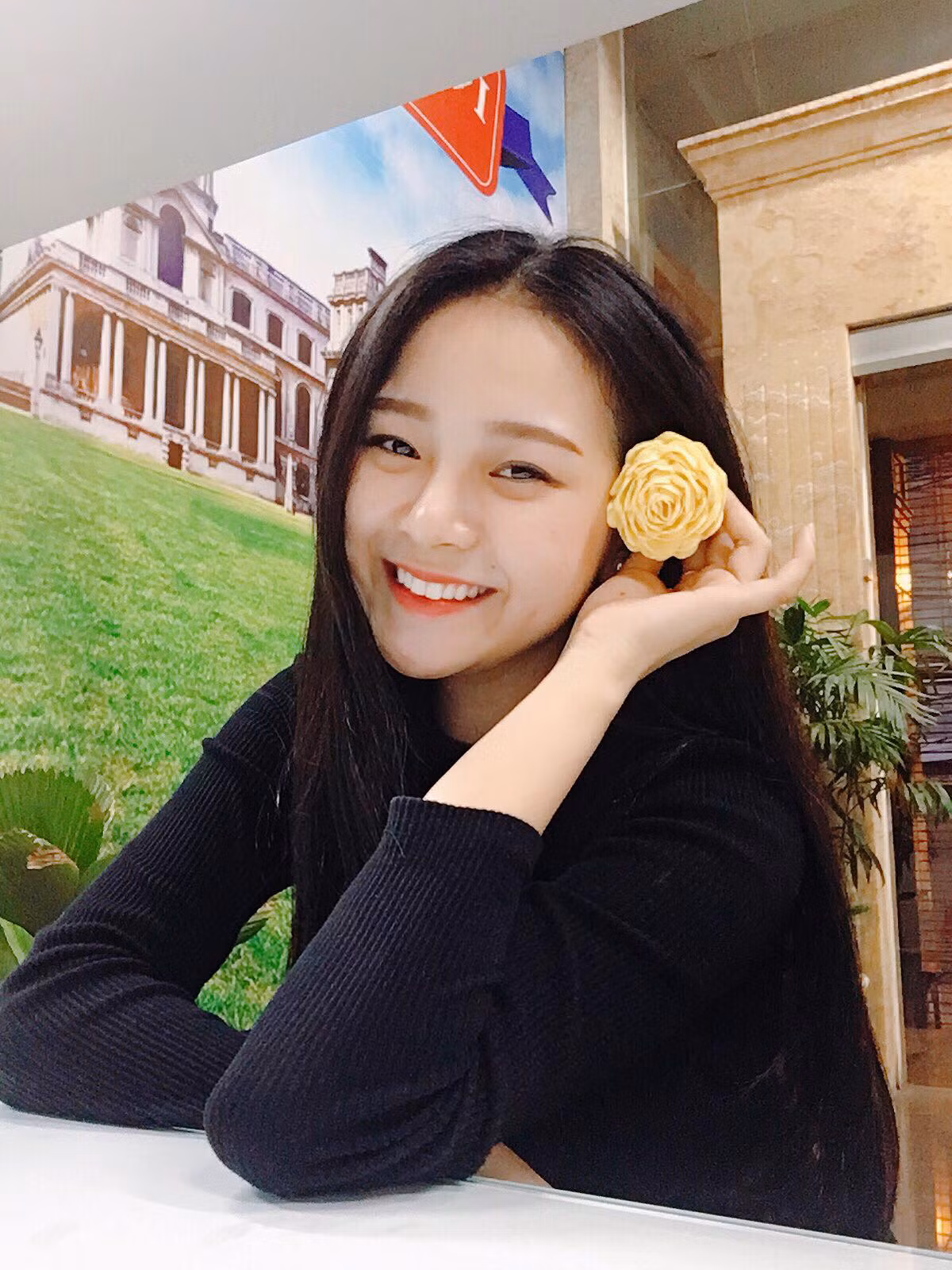 Khán giả của bộ phim đang đứng về phía Hạ. Nhiều ý kiến cho rằng Dung không xứng đáng được lên tiếng. Họ dành khá nhiều những lời lẽ chỉ trích, chửi bới thậm tệ dành cho cô "em gái nuôi" có vẻ ngoài mong manh nhưng miệng lưỡi đầy cứng rắn này.