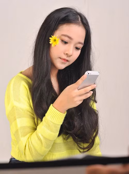 Tam Triều Dâng cũng tỏ ra ngạc nhiên vì phản ứng có phần quá khích của nhiều khán giả: "Tôi thấy nếu mình đóng vai phản diện mà bị chửi là thành công đấy. Nhưng vai Dung lại là nhân vật chính diện mà vẫn bị chửi, nên tôi hơi bàng hoàng"- nữ diễn viên cho biết.