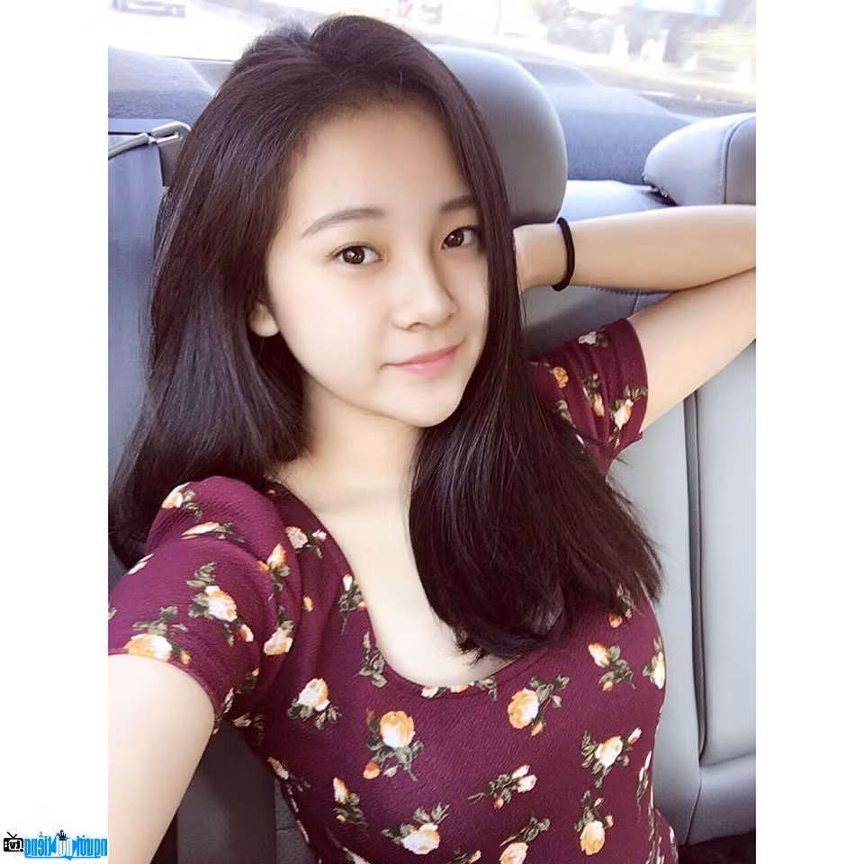 Bên cạnh những ý kiến chỉ trích nhân vật Dung, nhiều khán giả cũng dành lời khen cho Tam Triều Dâng thủ vai "em gái nuôi" quá đạt.