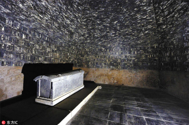 1. Bảo tàng lăng mộ cổ Lạc Dương Được thành lập năm 1984 và mở cửa vào năm 1987, bảo tàng ở tỉnh Hà Nam, Trung Quốc, bao gồm một loạt các tòa nhà được xây dựng theo kiến trúc thời nhà Hán (206 trước công nguyên -220). Công trình có phần ngầm và phân trên mặt đất, trưng bày các mô hình lăng mộ từ thời kì đồ đá tới thời nhà Hán.