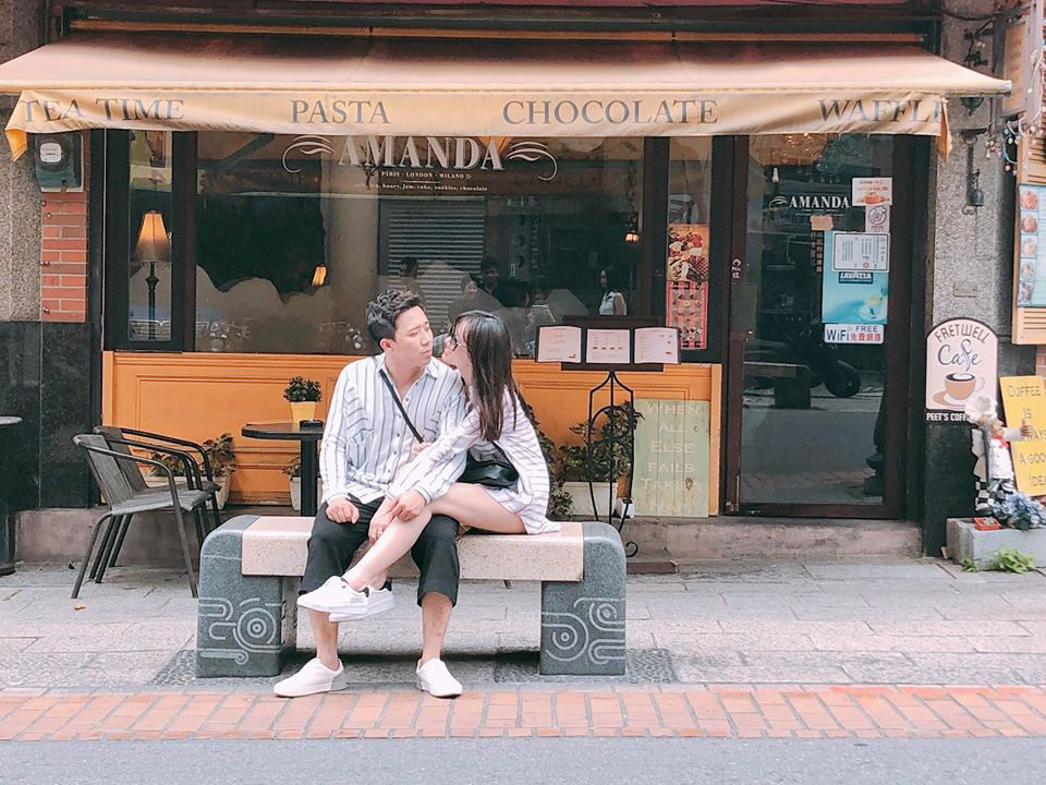 Hình ảnh hạnh phúc của vợ chồng Trấn Thành.