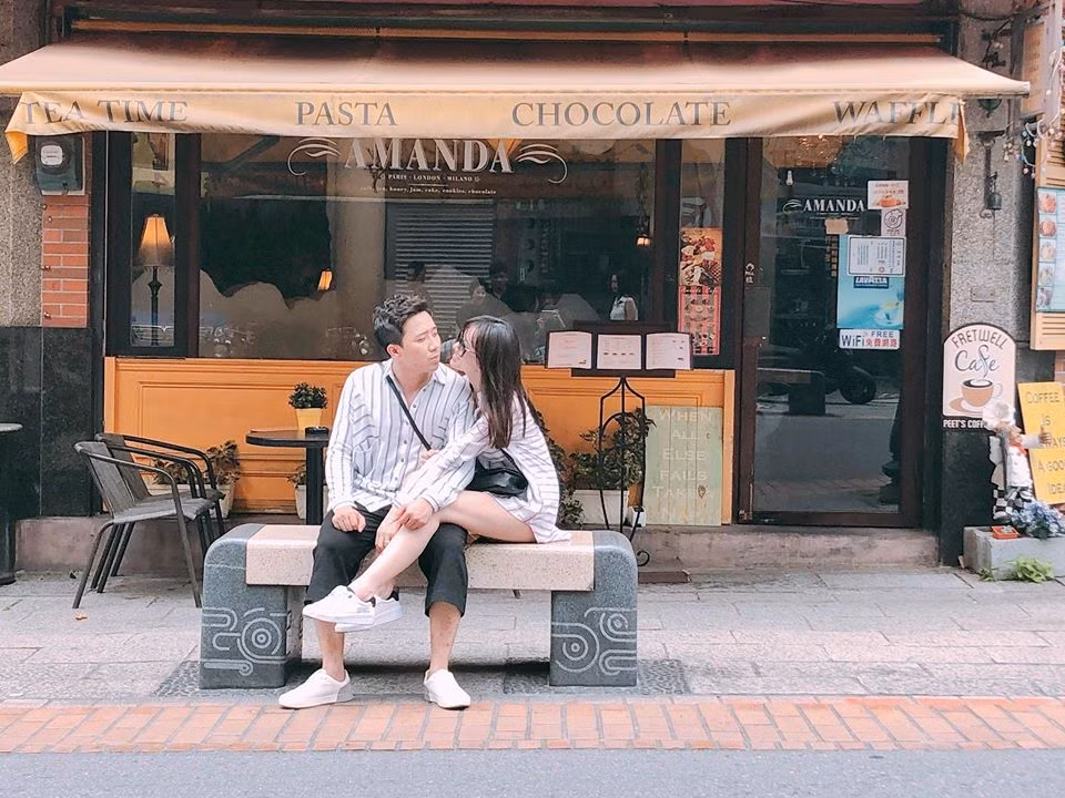 Hình ảnh hạnh phúc của vợ chồng Trấn Thành.