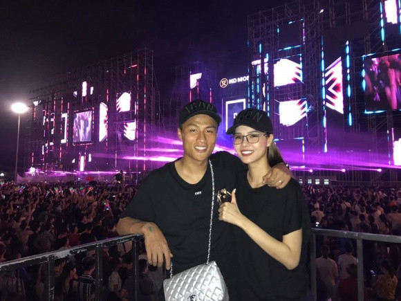 Sau khi kết hôn và sinh con cho Mạc Hồng Quân, Kỳ Hân ra Hà Nội sống.