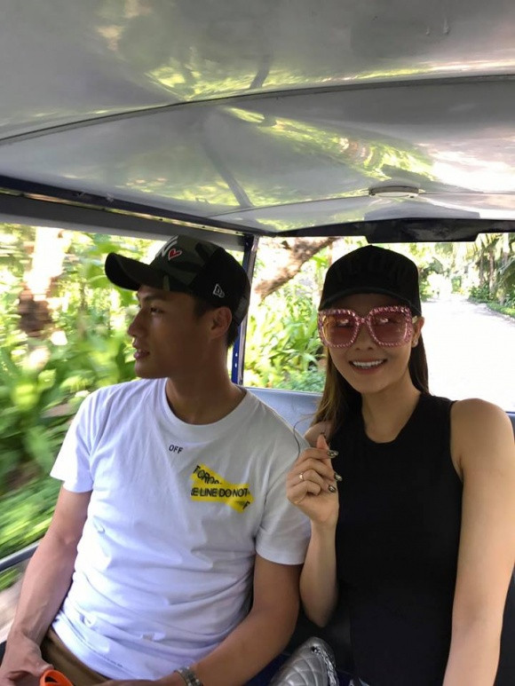 Cô cũng không tham gia các hoạt động showbiz mà tập trung vào công việc kinh doanh.