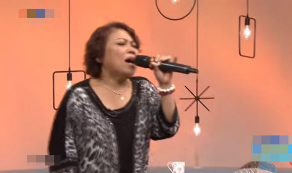 Hiện tại cuộc sống của Siu Black khá bình yên. Toàn thời gian của mình, chị dành cho việc chăm sóc con cháu và đi lễ.