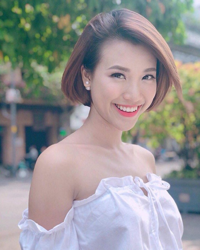 Người đẹp thứ hai được cho là đảm nhận vai trò phù dâu cho Nhã Phương là MC, Á hậu Hoàng Oanh. Hoàng Oanh sinh năm 1990, cùng tuổi với nữ diễn viên "Tuổi thanh xuân". Được biết, cả hai chơi thân khi cùng tham gia một dự án phim truyền hình dài tập.