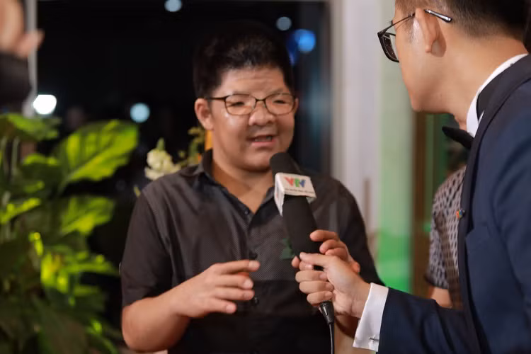 Day la ly do dien vien Quoc Tuan luon thay co loi voi con-Hinh-3