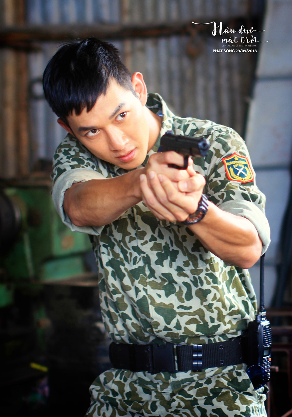 Các đất nước liên quan trong phim Hậu duệ mặt trời cũng sẽ giống như bản gốc là những quốc gia không có thật trên bản đồ thế giới. Đoàn phim đã làm việc với nhiều bộ phận liên quan trong Quân đội như Tổng Cục Chính Trị, Cục Tuyên Huấn, Lữ Đoàn Đặc công Hải Quân 126 để được tư vấn, giúp đỡ nhằm thông tin được truyền tải chính xác. Nội dung phim có sự cố vấn và biên tập kịch bản của Đại tá Quân đội – nhà văn Chu Lai.