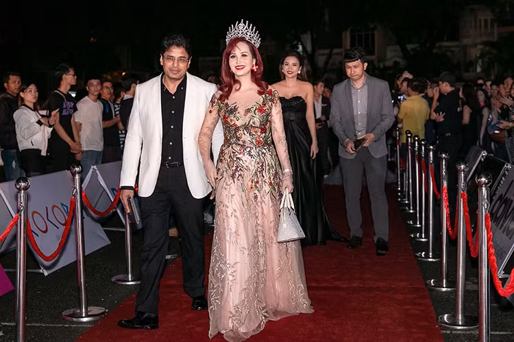 Hoa hậu Diệu Hoa sau nhiều năm đăng quang vẫn giữ được nhan sắc mặn mà, đằm thắm.