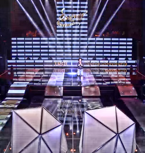 Hành động quỳ gối xin lỗi HLV Giáng Sol khiến nhiều người “hết hồn”