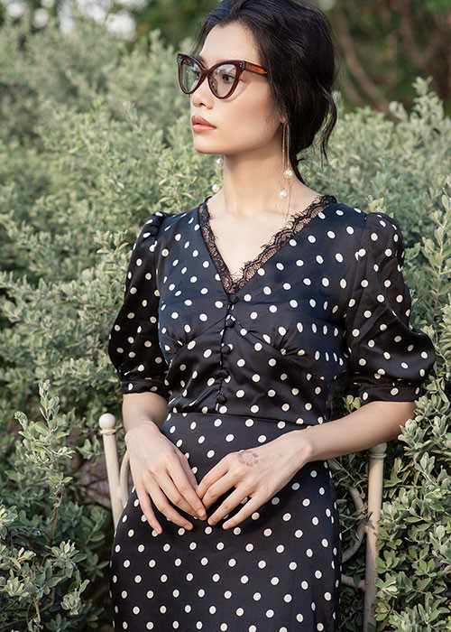 Ngoài ra, người đẹp cũng đắt show trong các chương trình talk show, gameshow và quảng cáo.