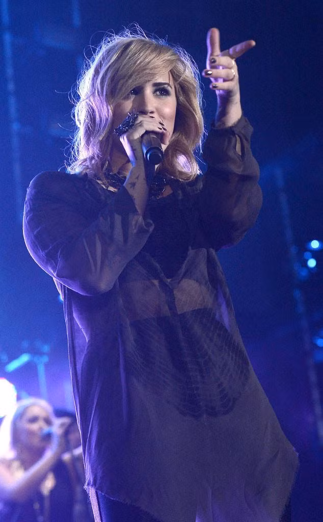 Thế nhưng vào tháng 1/2013, Lovato phải đi cai nghiện và điều trị tại Los Angeles. "Tôi không thể vượt qua 30 phút hay một tiếng đồng hồ mà không có cocaine, và tôi còn mang chúng lên máy bay", Lovato thú nhận với Access Hollywood năm 2013. "Tôi chờ đến khi tất cả mọi người ở khoang hạng nhất đều ngủ say rồi lôi ra dùng ngay tại đó. Hoặc tôi vào nhà vệ sinh". Năm đó mới 21 tuổi, cô nhớ lại: "Tôi sống gấp và chắc sẽ chết sớm. Tôi không chắc mình sẽ sống đến tuổi 21".