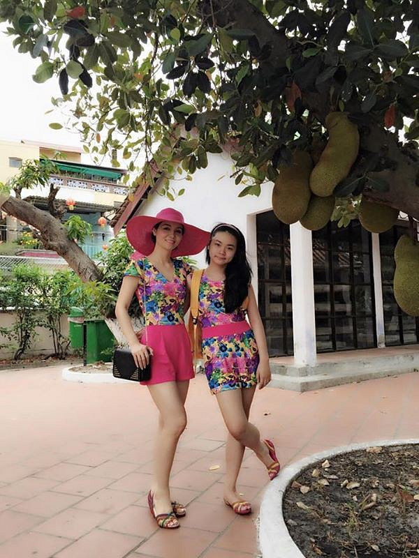 Huyền Anh hay đi du lịch cùng mẹ.