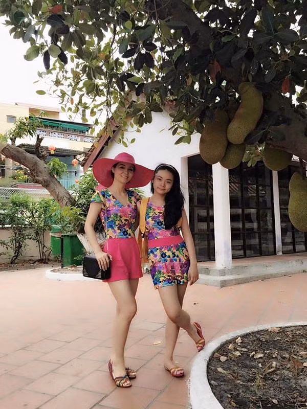 Huyền Anh hay đi du lịch cùng mẹ.