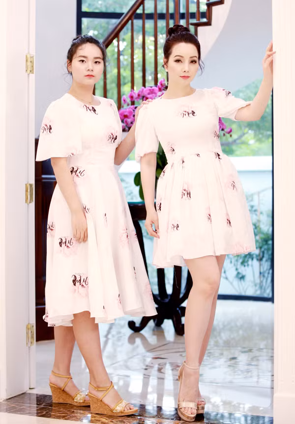 Mai Thu Huyền năm nay 39 tuổi, bé Huyền Anh con gái đầu của cô năm nay 15, cô bé được thừa hưởng nét đẹp của cả bố và mẹ. Ảnh: Trương Đại Dương.