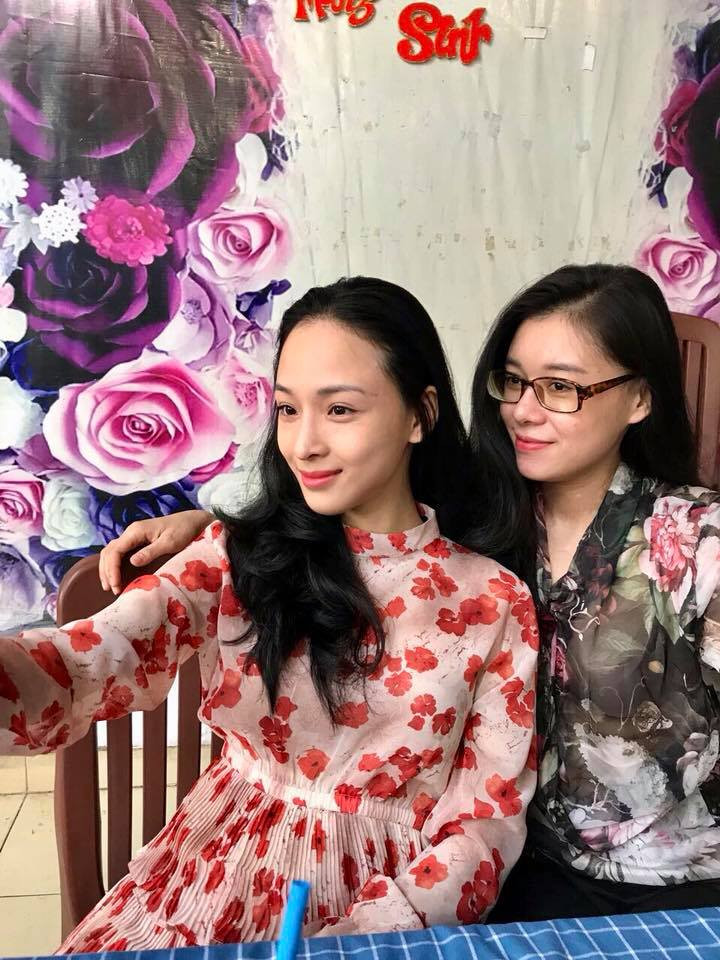 Hiện tại cô đã lấy lại được diện mạo như xưa, làn da trắng, thần sắc tươi tắn.