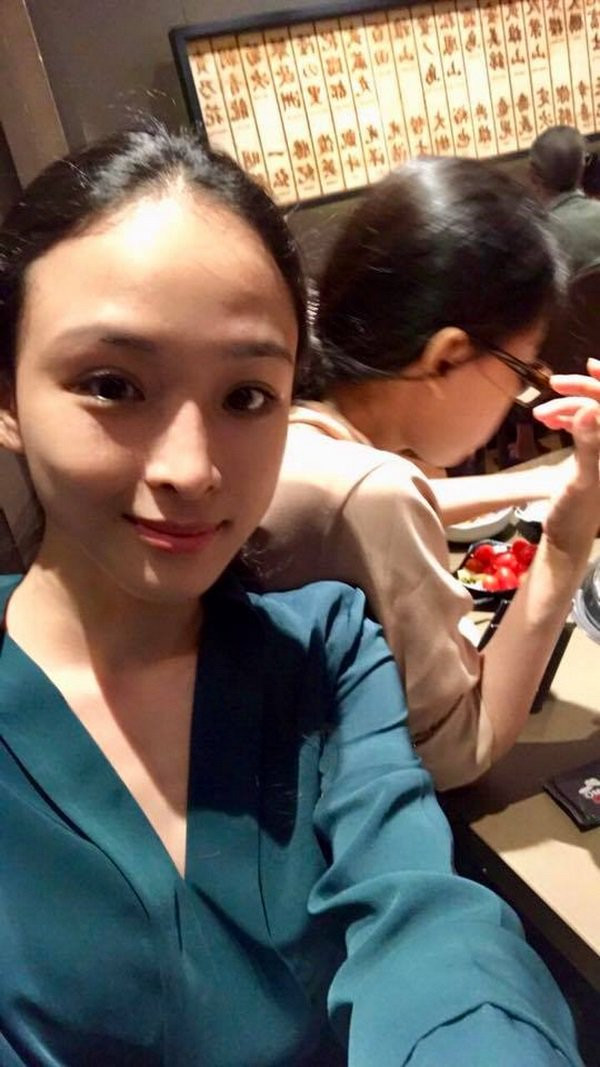 Sau 2 năm 3 tháng bị tạm giam vì cáo buộc lừa đảo, chiếm đoạt tài sản 16,5 tỷ đồng của đại gia Cao Toàn Mỹ, ngày 29.6.2017 Hoa hậu Trương Hồ Phương Nga mới chính thức được tại ngoại, chờ điều tra bổ sung.