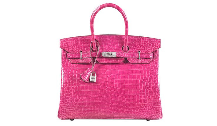  Túi pink crocodile Hermes Birkin 4,88 tỷ đồng: Vào năm 2015, một chiếc túi màu hồng da cá sấu Hermes Birkin được bán đấu giá với số tiền khổng lồ là 222.000 USD tại HongKong. Đây là chiếc túi xách đắt nhất từng bán tại một cuộc đấu giá. Theo tờ Telegraph, tất cả 10 sản phẩm được bán tại cuộc đấu giá với giá cao nhất ở châu Á. Hermès tiếp tục phá kỷ lục về giá bán những sản phẩm độc nhất vô nhị.