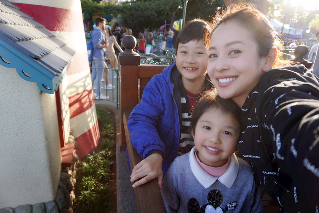 Trở về Việt Nam trong thời gian tới, Jennifer phạm sẽ vào Sài gòn với 1 vai trò mới là làm MC và ca sĩ theo yêu cầu của nhãn hàng cô làm đại sứ.