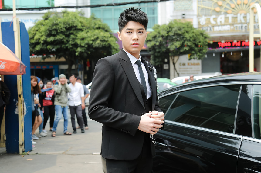 Ở mùa giải mới, bên cạnh những tranh cãi, nhiều khán giả cũng lên tiếng bênh vực 2 HLV trẻ. Họ cho rằng cả hai đã có nhiều năm hoạt động nên đủ kinh nghiệm dẫn dắt đàn em. Đồng thời họ cũng chỉ ra rằng các chương trình cũng nên trao cơ hội cho người trẻ để họ thể hiện bản thân mình.