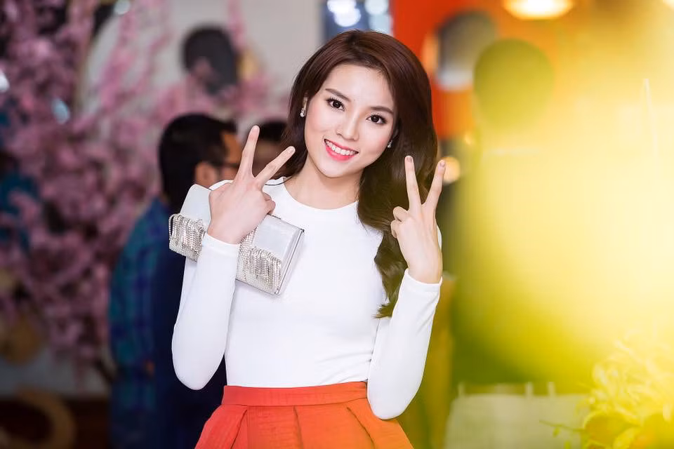 Nhưng hình ảnh tươi tắn hay trang phục đơn giản không giúp Kỳ Duyên được đánh giá là có cá tính thời trang. Cô không phải là nhân vật showbiz có sức hút tên tuổi.