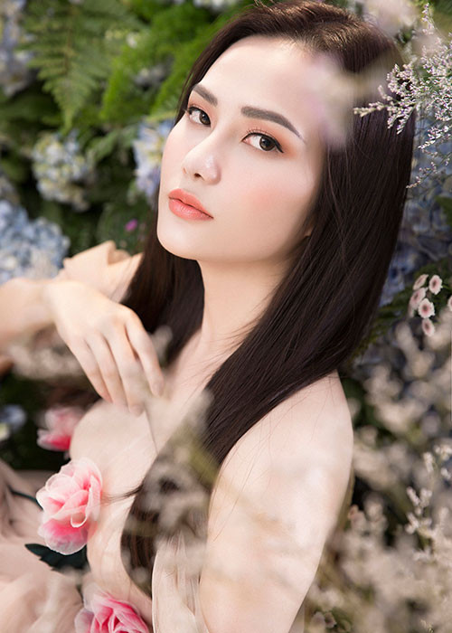 Theo thời gian, Nguyễn Diệu Linh ngày càng hoàn thiện về nhan sắc và biết tận dụng những góc đẹp của mình trong từng shoot ảnh.