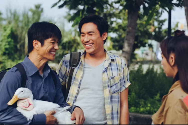 "798Mười" xoay quanh câu chuyện về anh Tám Bánh Tiêu bị mất người yêu vào tay một trùm giang hồ thế lực. Cùng đường Tám phải lôi người anh họ tên Mười vào cuộc để giành lại người yêu.