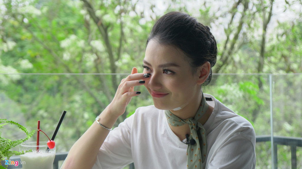 Hồng Quế xúc động khi chia sẻ về con gái, gia đình và quá khứ.