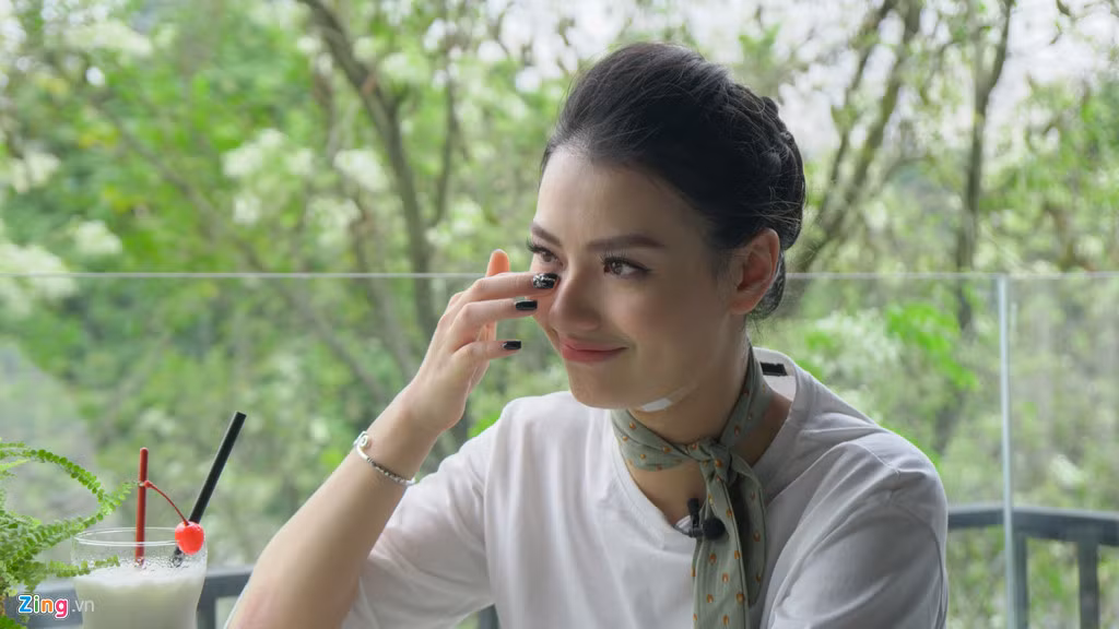 Hồng Quế xúc động khi chia sẻ về con gái, gia đình và quá khứ.