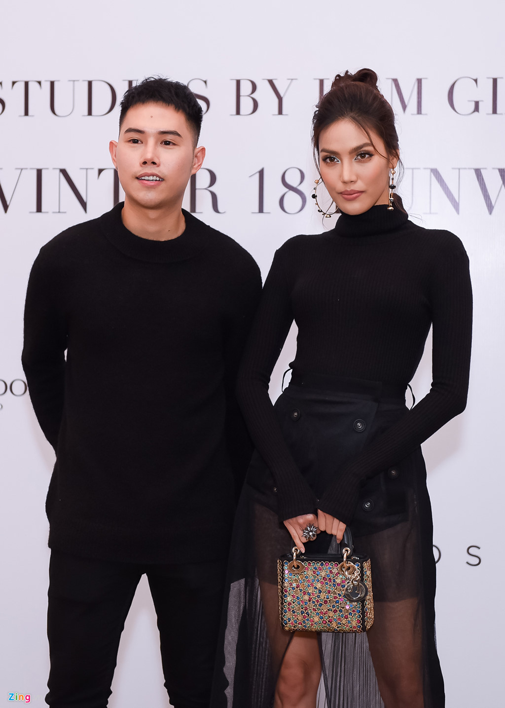 Người mẫu Lan Khuê cũng đến chúc mừng nhà thiết kế Lâm Gia Khang ra mắt bộ sưu tập mới. Cô là một trong những người đẹp Việt được mong chờ sẽ lên xe hoa trong năm nay.