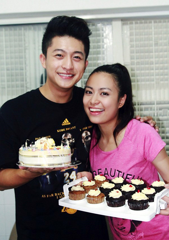 Hoàng Thuỳ Linh và Harry Lu khá thân thiết khi đóng phim Thần tượng.